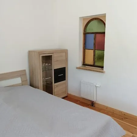 Gemuetliches Ferienhaus In Der Stadt Mit Terrasse Hébergement de vacances *