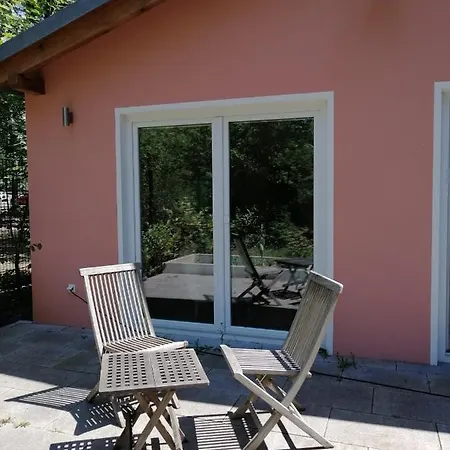Gemuetliches Ferienhaus In Der Stadt Mit Terrasse