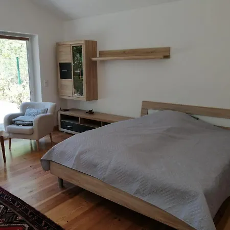 Gemuetliches Ferienhaus In Der Stadt Mit Terrasse Hébergement de vacances